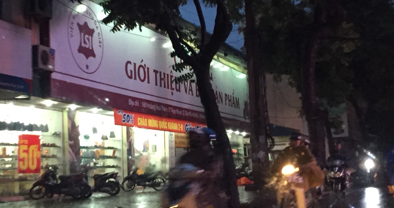 Làm biển quảng cáo trên đường Bà Triệu, Hà Nội 